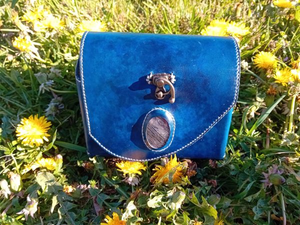 20260409_181433.heic Sac artisanal en cuir bleu nuit