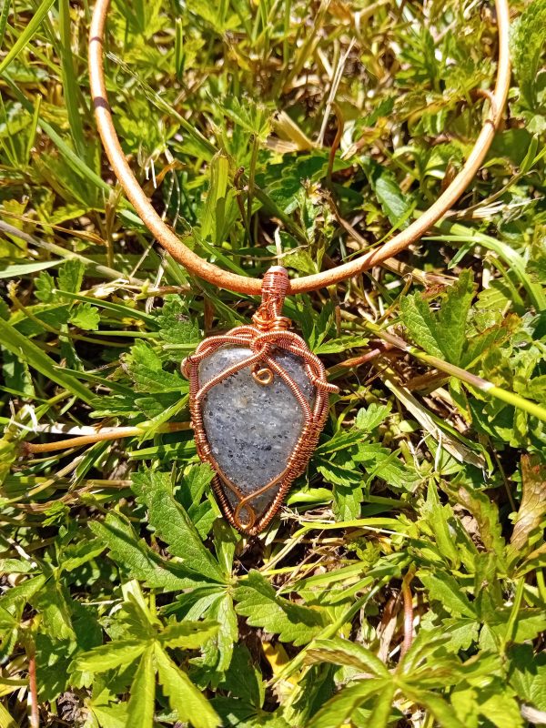 Talisman "Eclats du Silence" ,Quartz à inclusions de micas